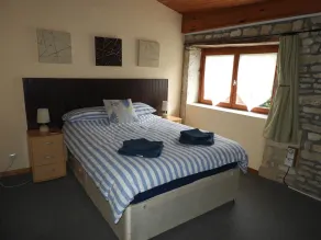 Two bedroom gite with large heated pool and games room - Image 4