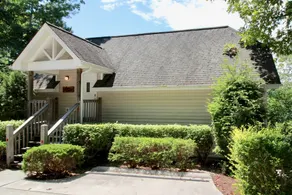 Lakeside Lookout has superb views of Norris Lake, a loft, and its own dock! - Image 5