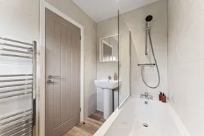 Modern Northwich 3 Bed by 53 Degrees Property, Sleeps 6 with FREE Parking - Image 2