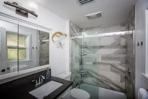 Amazing Views with Heated Pool and Jacuzzi Near Beach - Image 3