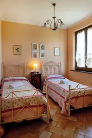 Orchid Apartment in Farmhouse with Garden and Pool - Image 4