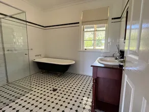 Gorgeous 2 bedroom cottage at Mograni Creek Estate with vineyard, valley views - Image 3