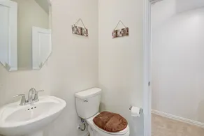 Luxurious Richmond Townhouse - 3 BR, Fenced Yard, Family-Friendly! - Image 4