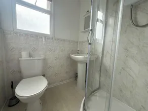 Homely 2-Bed Chalet in Bridlington - Free WiFi - Image 2