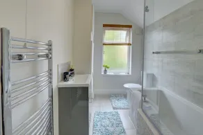 Cosy 2 bedroom detached house - Image 3