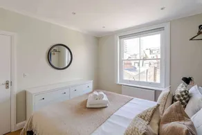 Charming Central London Retreat by Frankie Says - Image 5