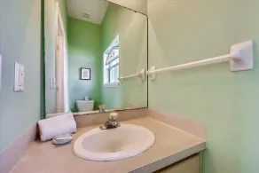 LA MER DE CURRAN EST LE LIEU À ÊTRE! Cette maison magnifiquement conçue est la maison de vacances en famille parfaite! - Image 3
