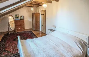 Beautifully Renovated Barn - Image 3