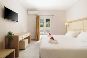 Deluxe Pool-View Apartment - 50m from Dassia Beach - Image 5