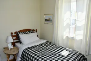 NEW! Comfort, Spacious 2300sqft, minutes to Newport  - Image 5