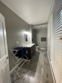 3 Bed - 3 Full Bath, 2 En Suites, Large Patio, Shaded Yard & Fire Pit - Image 3