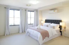 Spacious, Sunlit & Recently Renovated Family Home - 4BD & Hotel Quality Bedding - Image 3