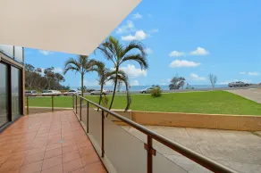 Beachpark 9 - Two Bedroom Unit Across The Road From Flynns Beach - Image 5