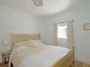 4 bedroom accommodation in Castleton - Image 4