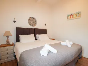 BESIDE THE SEA, family friendly, character holiday cottage in Eype - Image 5