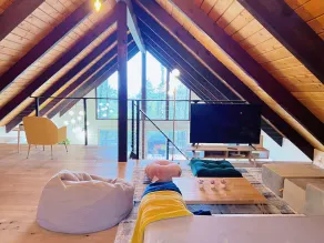 White Holiday Cozy Chalet W Hot Tub bubble room and pool  - Image 4