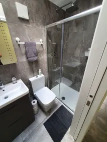 Modern annex with private kitchen and bathroom - Image 2