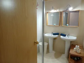 Casa familiar con patio y garaje en Villanúa, ideal para 8 personas - Image 3