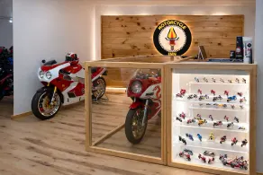 Motorcycle Inn - Image 5