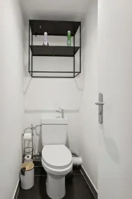 Comfortable and spacious apart with parking - Image 3