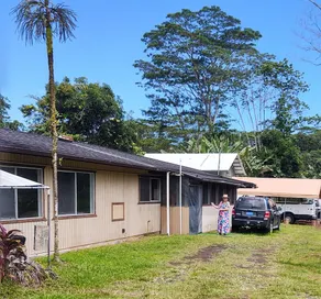 \"Puna Tiki\"  is a Bedroom w/small bath, mini fridge & microwave - Image 4