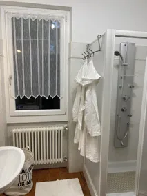 Hus med ovärderlig sjöutsikt, exklusiv pool och trädgård - Image 2