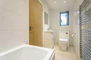 Secluded, New Forest Riverside Lodge - Image 3