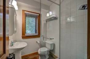 Lake Muskoka Executive Cottage - Image 2