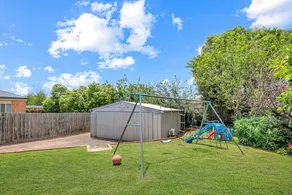 Pet Friendly 3 bedroom house with large backyard - Image 4