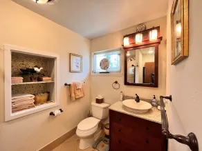 Serene Sonoma Home, Walk/bike downtown in minutes - Image 3