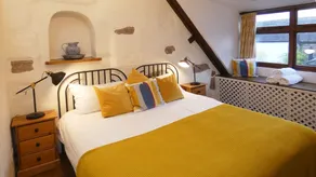 Spacious Converted Barn on a Flower Farm, Devon Countryside, Family Friendly - Image 5