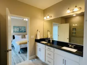Luxury 4 Bedroom Home and private deck by MCG 6 - Image 4