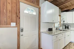 Chic rustic renovated cottage in Sarasota - Image 1