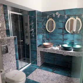 Moradia de pedra natural com 2 quartos em localização privilegiada, com piscina e jardim - Image 5
