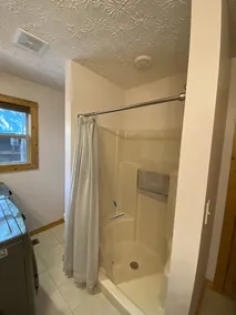  Newly furnished 3 bedroom 2 bath on the lake with covered dock  - Image 5