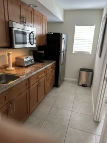 Charming canal-front apartment with king bed, AC, WiFi, in phenomenal Fort Myers - Image 5