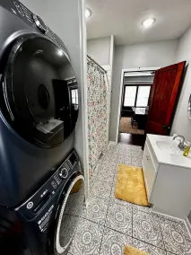 Mrs. Hughes Cottage - 2 bedroom House w/ parking - Image 3