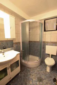 Holiday apartment with terrace and air conditioning - Image 5