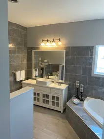 LARGE 3000 sq. ft Newly Renovated Upstairs Loft - Ideal Families & Friend - Image 3