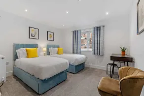 Ground Floor Apartment with Courtyard - Image 3