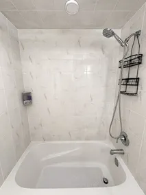 Modern 2-Bedroom Smart Home with Free Parking, Laundry, Ping-Pong & Private Backyard - Steps to Shops & Restaurants, 6 Mins to Innisfil Beach Park - Perfect for Families & Couples! - Image 3