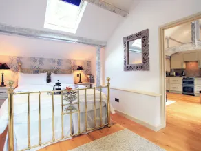Stylish barn conversion in the heart of Dorset. - Image 4