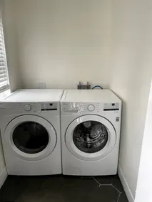 Modern Three Bedroom Condo - Boston - Image 2