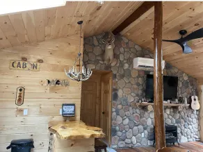 Secluded Cabin with lake nearby - Image 2