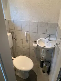 Unsere Wohnung befindet sich in einer Anliegerstraße neben dem Prosperpark . - Image 5
