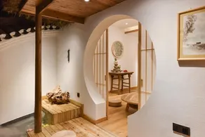 Courtyard Light Luxury Homestay - Image 5