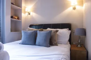 St Stephen Street Apartment - Image 5