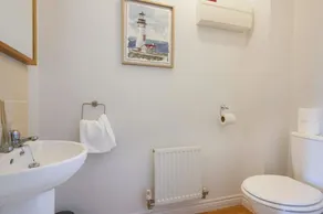 🌟Broughton House with Parking, Garden & Smart TV🌟 - Image 4
