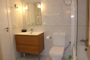 Apartamento remodelado estilo moderno - Image 2