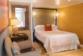 Secluded Beach Bungalow with Private Garden - Image 5